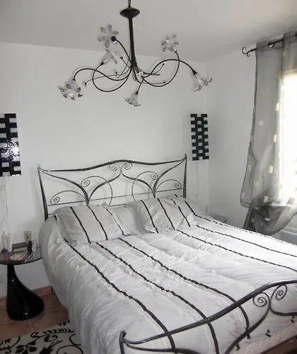 Climatisee De 2a 10 Personnes Piscine Privee 3km 아파트 히에레