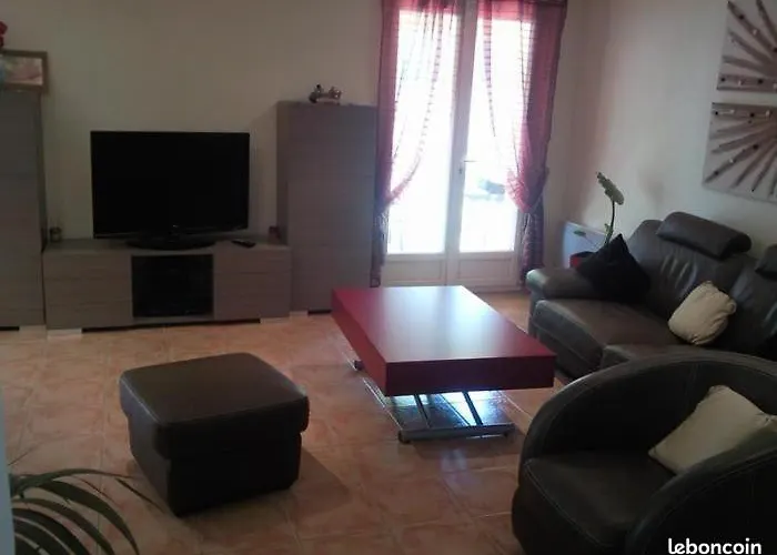 Climatisee De 2a 10 Personnes Piscine Privee 3km 아파트